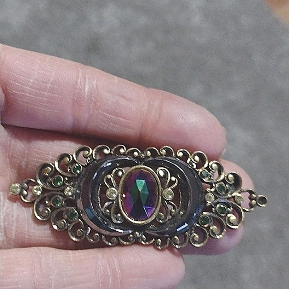 1928 JEWELRY CO. BROOCH RAINBOW AND GREEN RHINESTONE FILIGREE BACKING 3" - Picture 6 of 10
